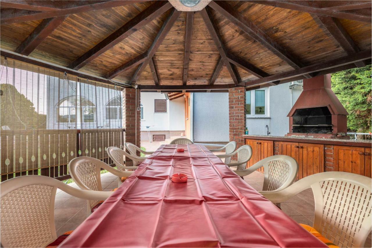 Apartment Villa Nera Pula Bagian luar foto
