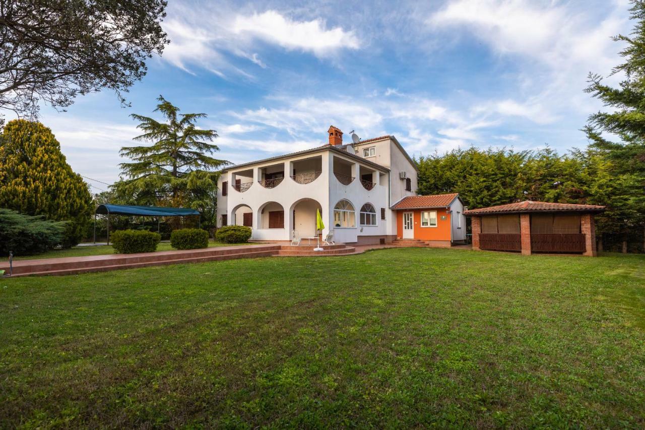 Apartment Villa Nera Pula Bagian luar foto
