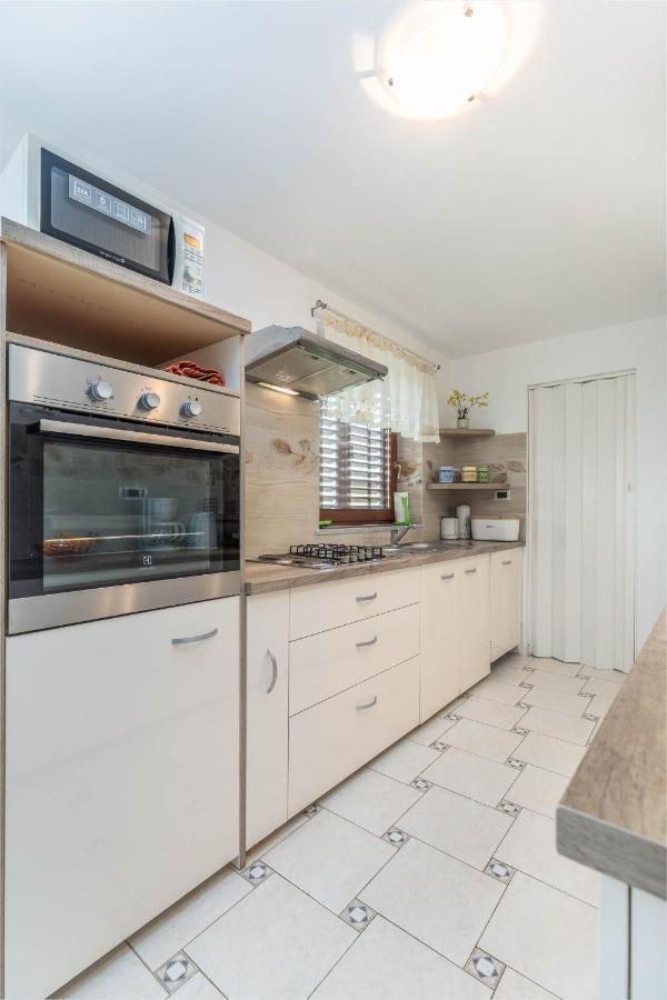 Apartment Villa Nera Pula Bagian luar foto