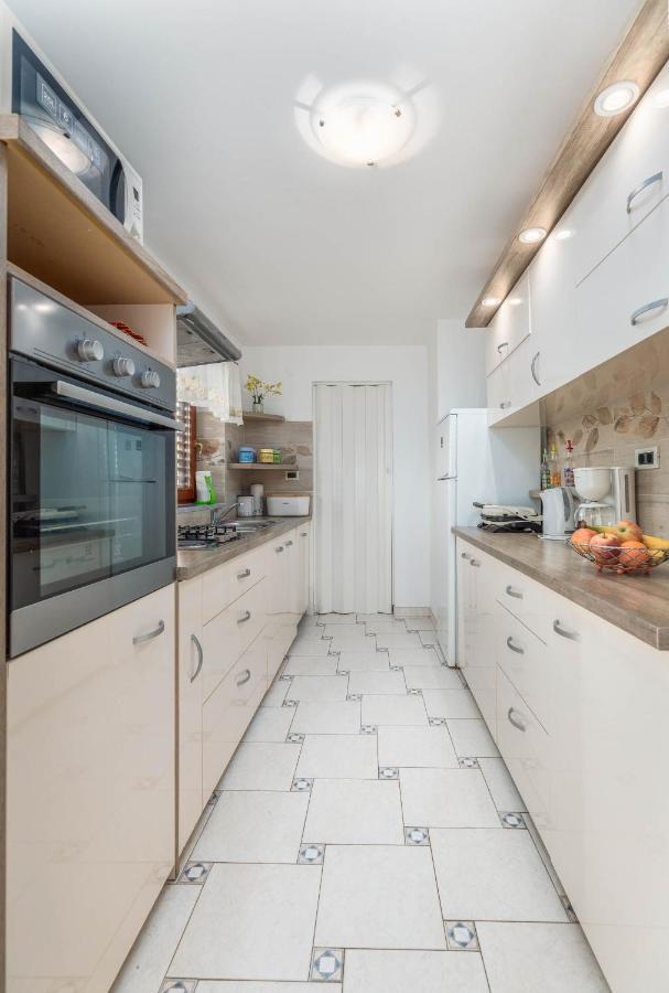 Apartment Villa Nera Pula Bagian luar foto