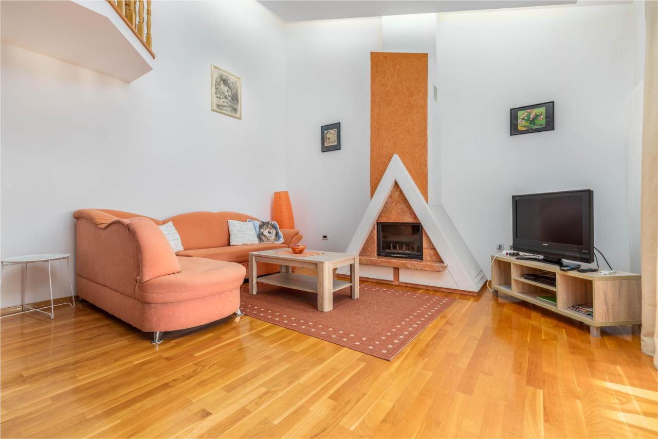 Apartment Villa Nera Pula Bagian luar foto