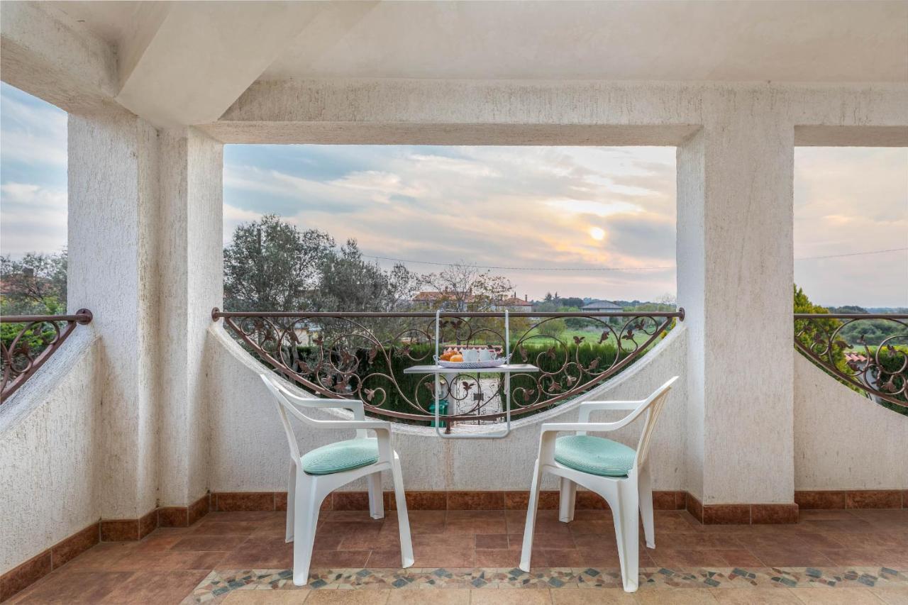 Apartment Villa Nera Pula Bagian luar foto